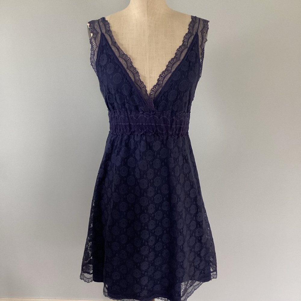 Pinky Sleeveless V-Neck Navy Lace Dress Size Large